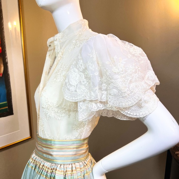 Vintage 3-Piece Ensemble IIvory Embroidered Blouse, Silk Skirt & sash, Rizkallah - Picture 4 of 16